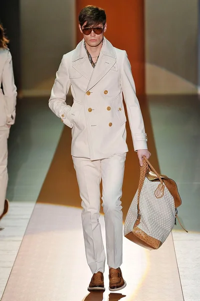 Look 28